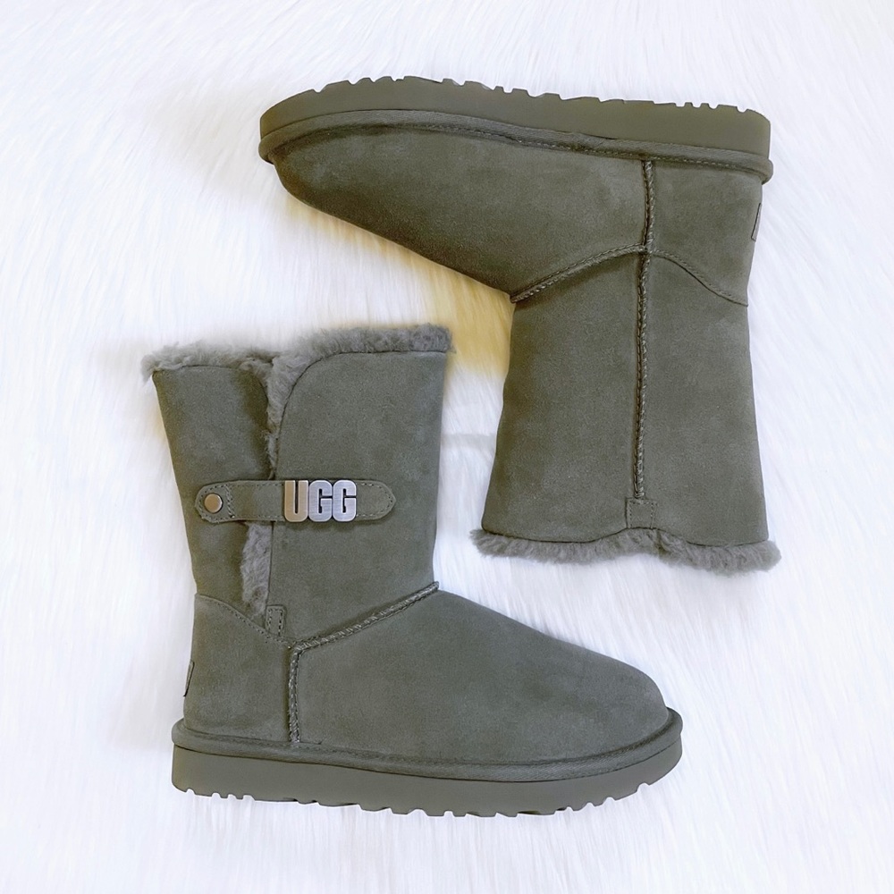UGG Bailey UGG Metal Graphic Burnt Olive Suede Boots - Picture 4 of 10
